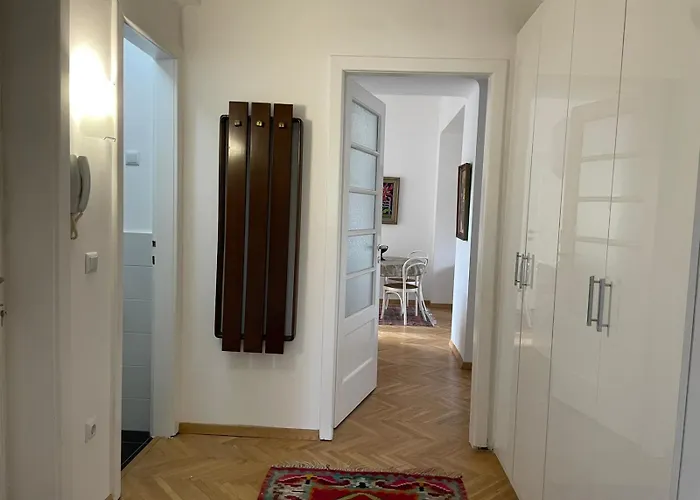 Luxury Mak アパート