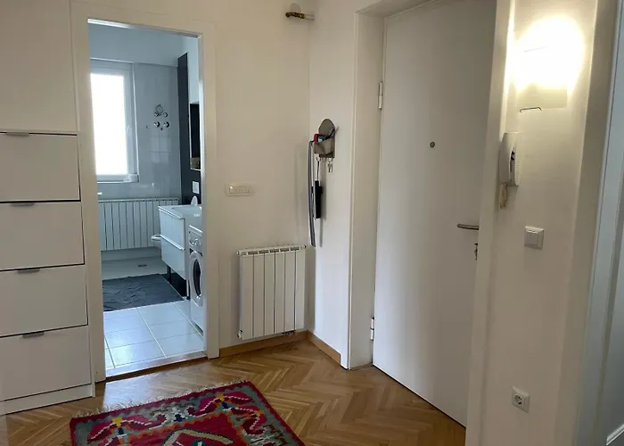 Luxury Mak アパート