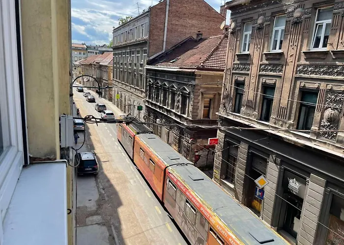 Luxury Mak アパート